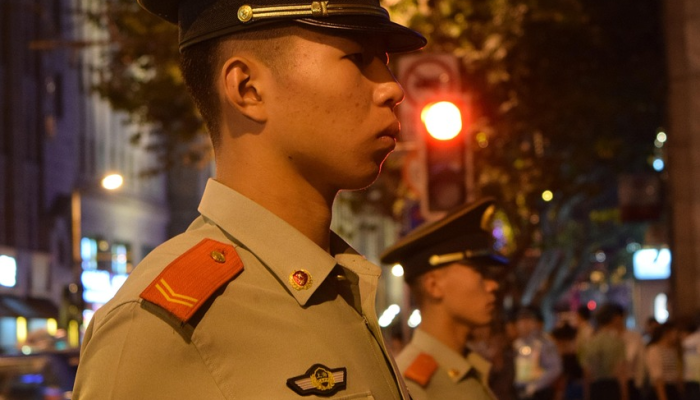 货车服务员被控谋杀警察未遂 货车服务员被控谋杀警察未遂
