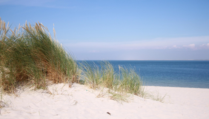 美丽的海滩就在英国的顶端，经常被评为世界上最好的海滩之一