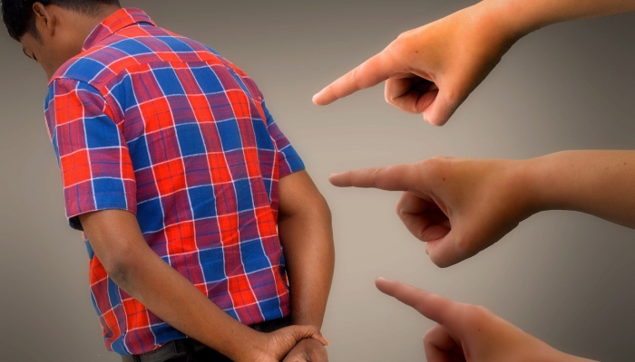 鲁比·弗兰克，YouTube育儿频道主持人，被控虐待儿童