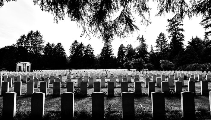 密歇根州立大学校园袭击遇难者举行葬礼