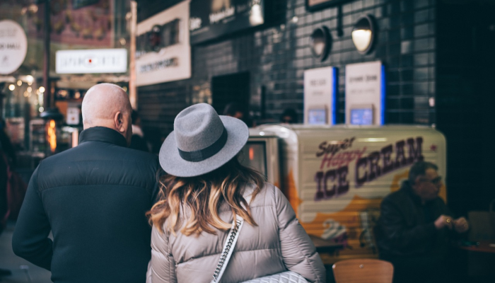 这位女继承人将允许50个陌生人给她建议如何花费2700万美元 这位女继承人将允许50个陌生人给她建议如何花费2700万美元