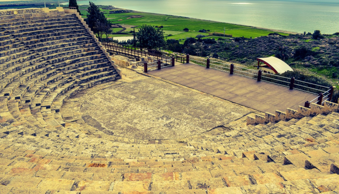 联合国警告加沙“不宜居住”，以色列轰炸加沙