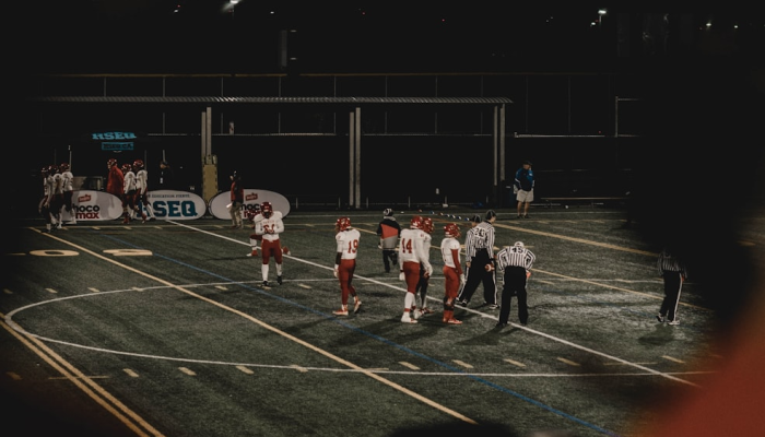 由于暴风雨，钢人队与比尔队的NFL季后赛移至周一