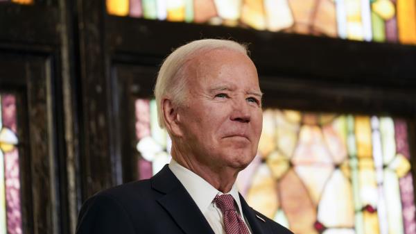 民调显示，拜登的支持率降至新低