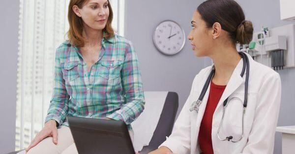 预防性输卵管-卵巢切除术延期妇女监测的可行性