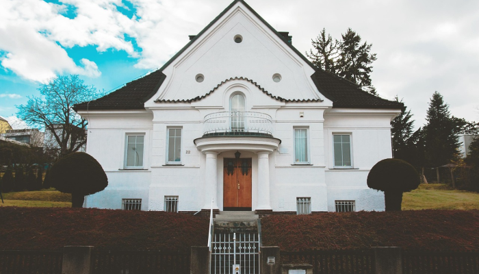 见过“哥特芭比娃娃”的家吗?窥探这个“大胆”的威斯康星待售房子 见过“哥特芭比娃娃”的家吗?窥探这个“大胆”的威斯康星待售房子