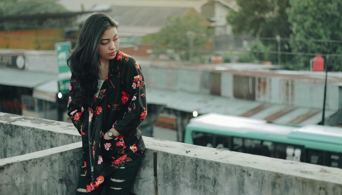 被控分尸杀人的女子袭击她的律师 被控分尸杀人的女子袭击她的律师