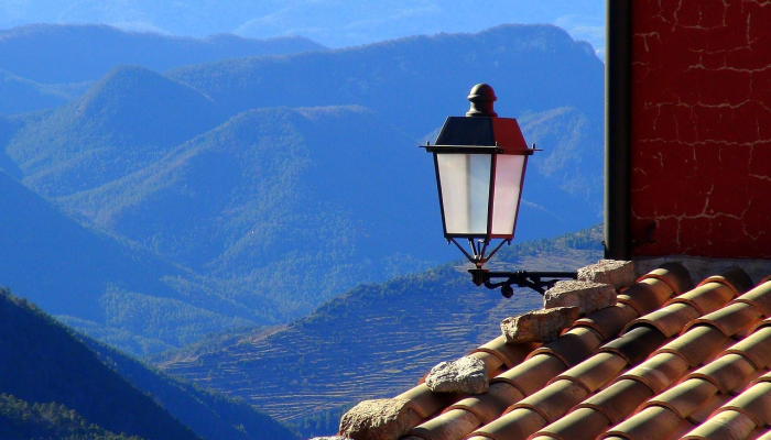 这个位于德克萨斯州的标志性住宅是否带有“一点尤达和一点安迪·沃霍尔”的风格?” 这个位于德克萨斯州的标志性住宅是否带有“一点尤达和一点安迪·沃霍尔”的风格?”