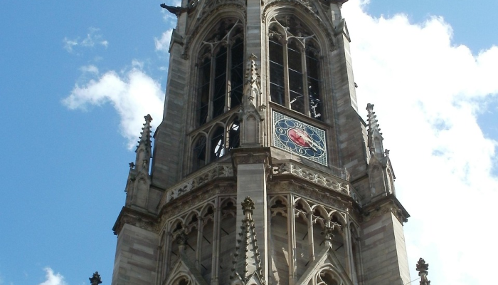 教堂钟声,罢工标志着希腊最严重的火车相撞事故发生一年 教堂钟声,罢工标志着希腊最严重的火车相撞事故发生一年