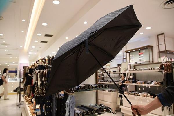 随着夏季的炎热，男士遮阳伞的市场也在增加