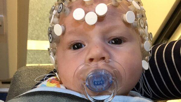 用唱歌的方式和婴儿说话有助于他们学习语言