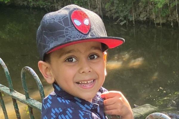 家庭拒绝了男孩从急诊室被送回家几天后死亡的报告