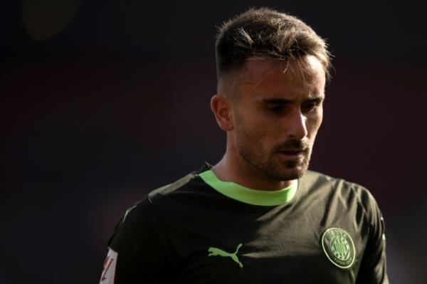 赫罗纳在阿尔梅里亚失败后登顶