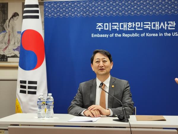 South Korea's Industry Minister Ahn Duk-geun speaks during a press meeting at the South Korean Embassy in Washington on April 12, 2024. (Yonhap)