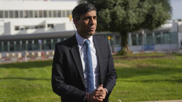 英国首相向内阁通报英国和美国可能打击胡塞武装的情况：报道