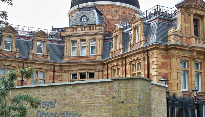 首先,剑桥大学预科毕业生开始本科学习 首先,剑桥大学预科毕业生开始本科学习