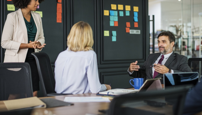 美国国防部长在住院后承诺透明化