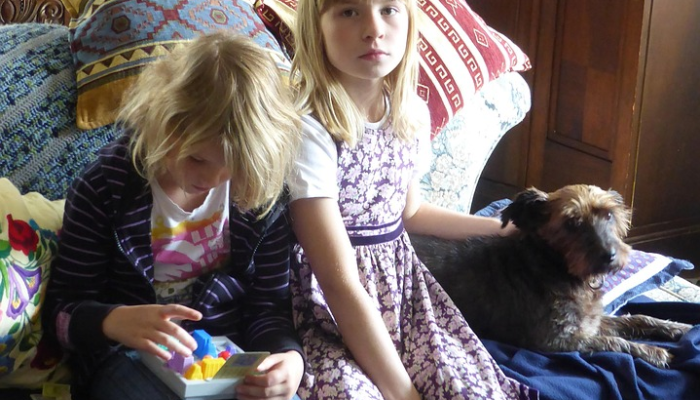 生活在法国的加沙艺术家的痛苦