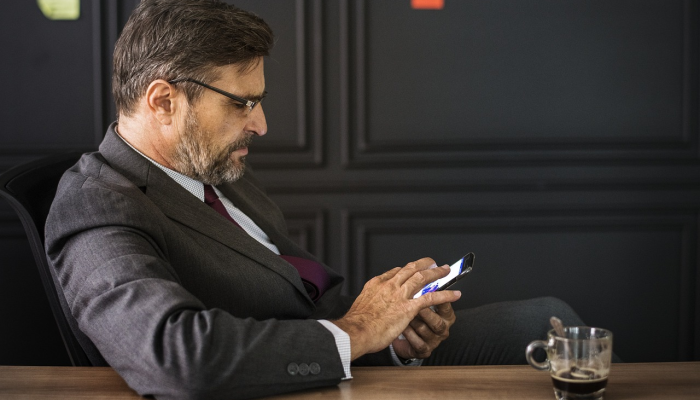 莫里森的老板大卫·波茨决定辞职