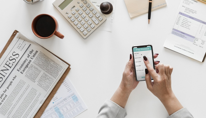 鲍里斯·约翰逊建议，由于奈杰尔·法拉奇银行倒闭，NatWest的老板应该丢掉工作