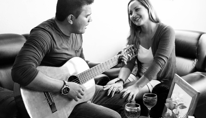 说唱歌手亚伦·卡特在加州去世，年仅34岁