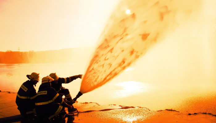 毛伊岛紧急事务官员因火灾期间未拉响警报而辞职