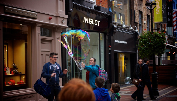 都柏林为儿童和托儿所工作人员举行烛光守夜活动 都柏林为儿童和托儿所工作人员举行烛光守夜活动