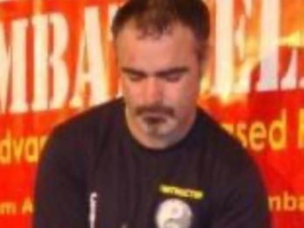 根据新法律，第一名男子因涉嫌发送未经请求的照片而被起诉