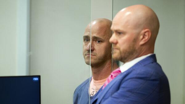 试图切断引擎的飞行员的谋杀未遂指控被撤销