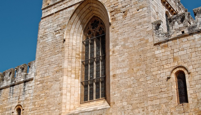 在罗摩神庙落成之前，阿约提亚的旅游需求和酒店预订量激增