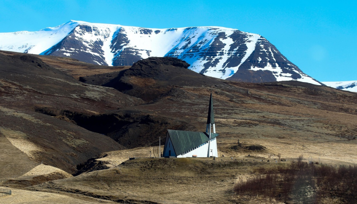 火山在雷克雅未克附近爆发：冰岛气象局