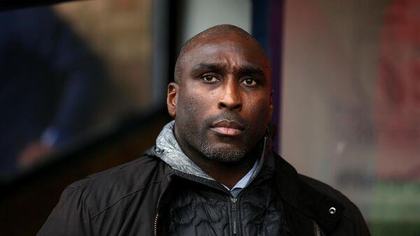 索尔·坎贝尔“在不同的空间快乐”，他回到了足球管理