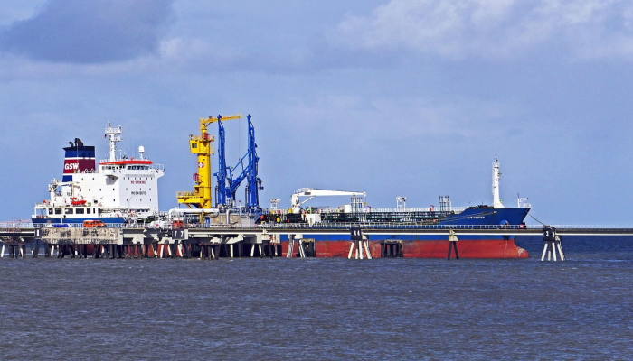 石油部：6月份国内原油产量稳定在240万吨