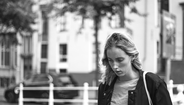 美国官员称，一名男子性侵了四名失去意识的女性，并将其录了下来