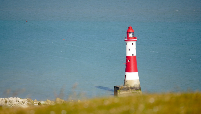 在缅因州一年一度的灯塔活动期间，一条人行道倒塌，造成11人受伤