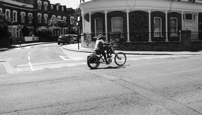 班加罗尔新郎骑着Yulu自行车去参加婚礼，“巴拉蒂”也跟着去病毒式视频