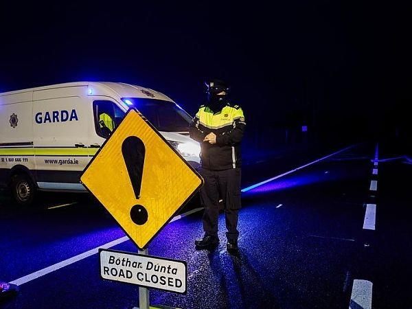 基尔代尔恩菲尔德发生车祸，一名妇女死亡，两名儿童严重受伤