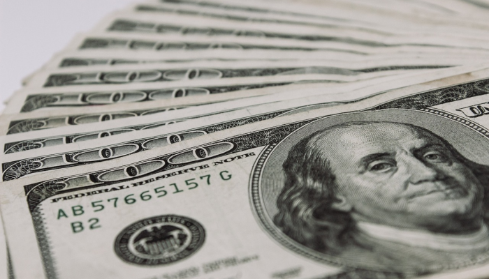 美元稳定，尽管美国通胀上升，降息预期