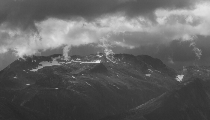 在恶劣的天气条件下,德克萨斯州的消防员正在与该州最大的野火作战 在恶劣的天气条件下,德克萨斯州的消防员正在与该州最大的野火作战