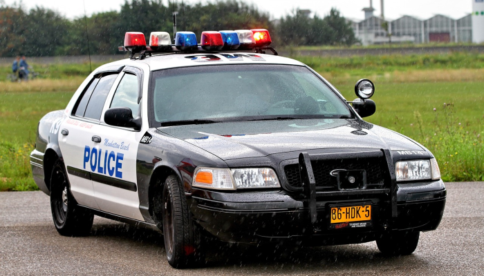 科罗拉多州警方称,一名女孩在路上大声呼救,击退了袭击她的男子 科罗拉多州警方称,一名女孩在路上大声呼救,击退了袭击她的男子