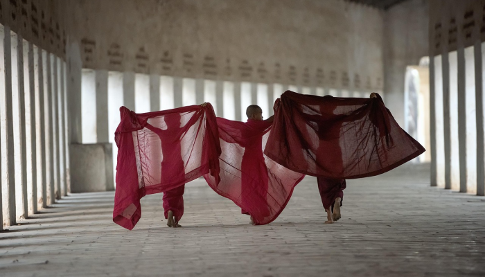 尼泊尔警方因失踪和强奸逮捕“佛童”