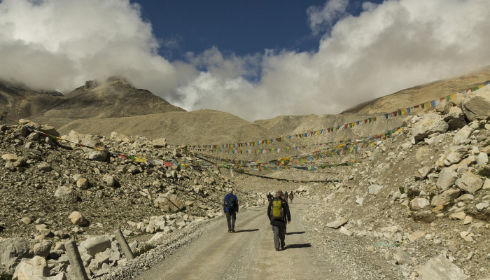 尼泊尔警方因失踪和强奸逮捕“佛童”