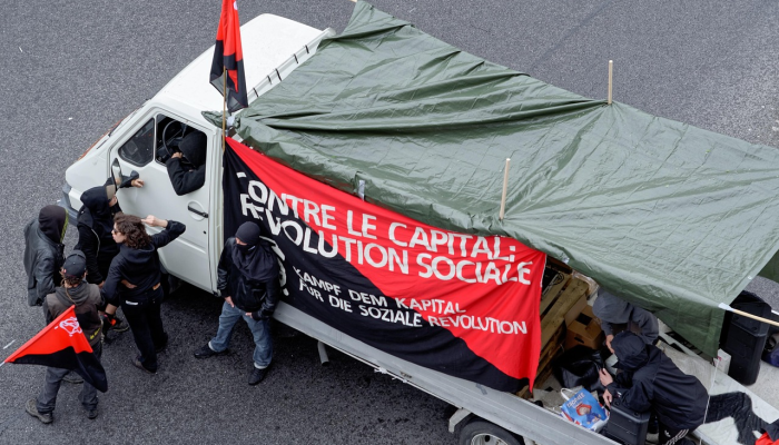 德克萨斯州国民警卫队直升机坠毁,三人遇难 德克萨斯州国民警卫队直升机坠毁,三人遇难