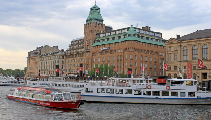 俄罗斯空袭造成至少17人死亡,美国宣布向乌克兰提供10亿美元援助 俄罗斯空袭造成至少17人死亡,美国宣布向乌克兰提供10亿美元援助