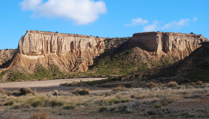 在荒芜的纳戈尔诺-卡拉巴赫,阿塞拜疆组织了一次快速旅游,参观这片被重新占领的飞地 在荒芜的纳戈尔诺-卡拉巴赫,阿塞拜疆组织了一次快速旅游,参观这片被重新占领的飞地