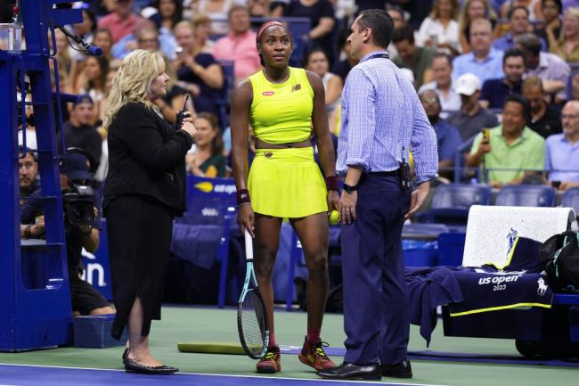 Coco Gauff talks with tennis officials during a disruption in play against Karolina Muchova in Thursday’s women's singles semifinals at the U.S. Open in New York. (Manu Fernandez / ASSOCIATED PRESS)