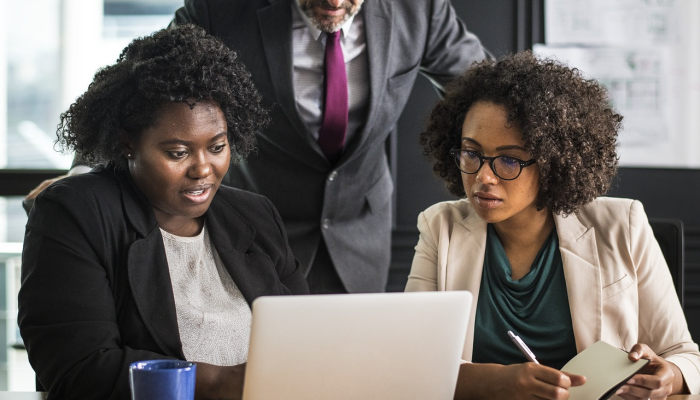美国疾病控制与预防中心的顾问说，没有足够的数据支持每年多次的COVID助推器