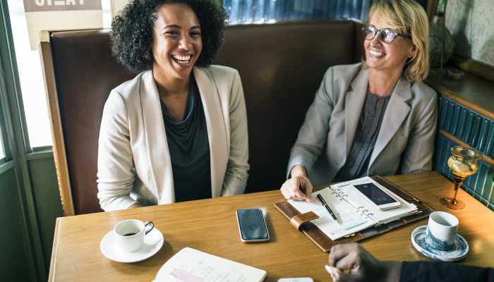 在谋杀案中，有三人被判为被告，其中一人是医生