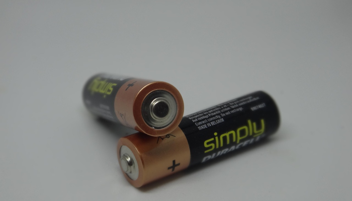 在向电网出售电力的试验中，家用电池的拥有者可获得高达26英镑的奖励