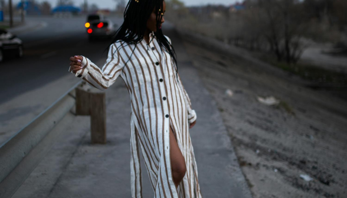 地震后,孩子们睡在街上,不敢回家 地震后,孩子们睡在街上,不敢回家